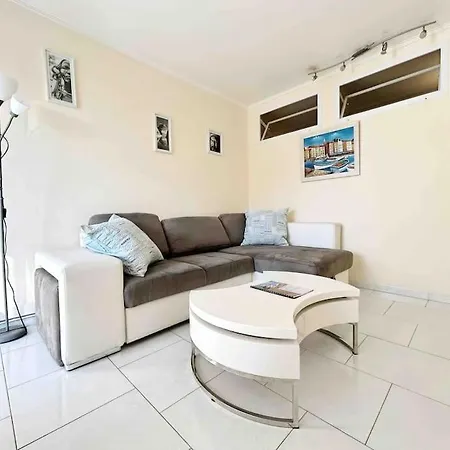 Le Roi Soleil : 2 Prs Vue Mer, 300 M Plages דירה